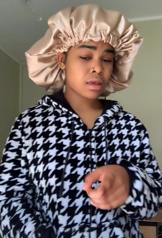 Irresistible Jessica Mashaba Braless and Bouncing Tits