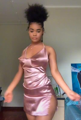 Captivating Jessica Mashaba No Brassiere and Bouncing Tits