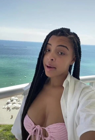 1. Irresistible Lynn Bailey Shows Cleavage in Pink Bikini Top in the Sea