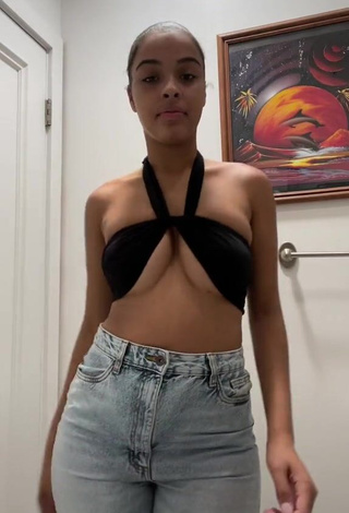 1. Alluring Lynn Bailey Shows Cleavage in Erotic Black Crop Top and Bouncing Breasts (Underboob)