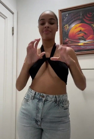 3. Alluring Lynn Bailey Shows Cleavage in Erotic Black Crop Top and Bouncing Breasts (Underboob)