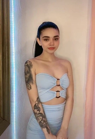 Irresistible Melisa Ruiz Shows Cleavage in Blue Dress