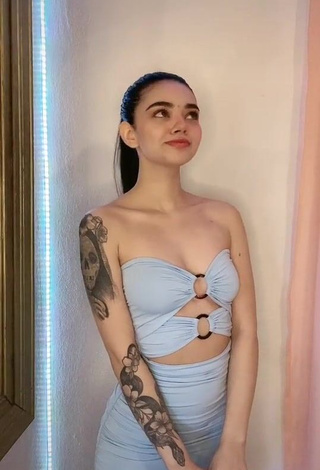 3. Irresistible Melisa Ruiz Shows Cleavage in Blue Dress