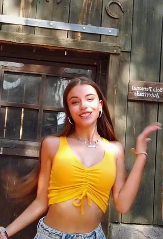 Captivating Nadia Vilaplana Shows Cleavage in Crop Top