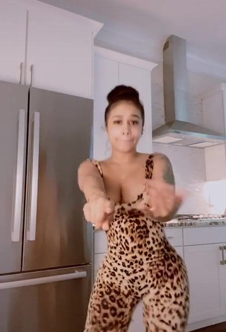 3. Irresistible DreamDoll Shows Cleavage in Leopard Bodysuit and Bouncing Breasts