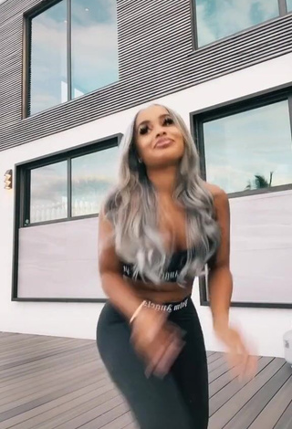 Irresistible DreamDoll in Leggings