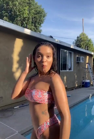 Sweet River Bleu Shows Cleavage in Cute Bikini and Bouncing Boobs