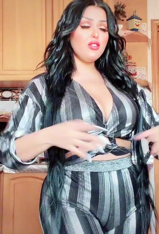 3. Erotic Salma Elshimy Shows Cleavage in Bodysuit