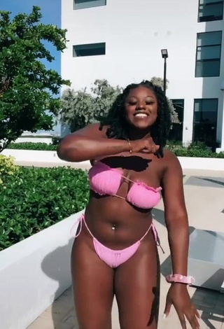 Skaibeauty Shows Cleavage in Sweet Pink Bikini and Bouncing Boobs