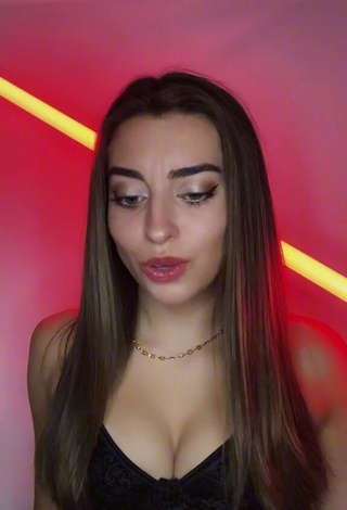 Cute Léa Martinez Shows Cleavage
