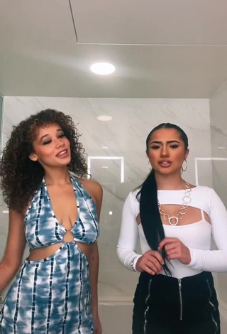 Alluring Talia Jackson Shows Cleavage
