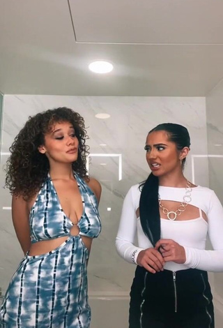 3. Alluring Talia Jackson Shows Cleavage