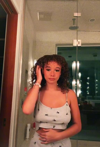 1. Sweetie Talia Jackson Shows Cleavage in Crop Top