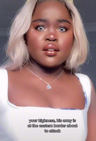 1. Cute Tatenda Elizabeth Shows Cleavage