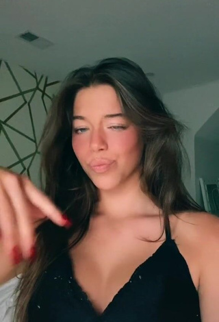 1. Captivating Bella Kellis Shows Cleavage