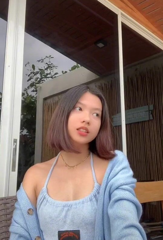 Erotic Tymi Fernandez Shows Cleavage in Blue Crop Top