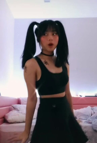 1. Irresistible zhi.binggg in Black Crop Top