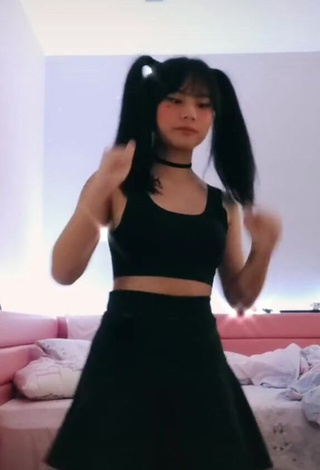 1. Erotic zhi.binggg in Black Crop Top