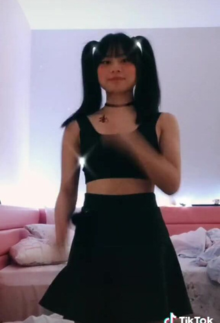 3. Erotic zhi.binggg in Black Crop Top