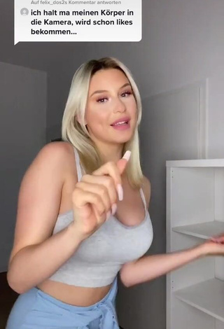 3. Pretty Antonia Rot Shows Cleavage in Grey Crop Top
