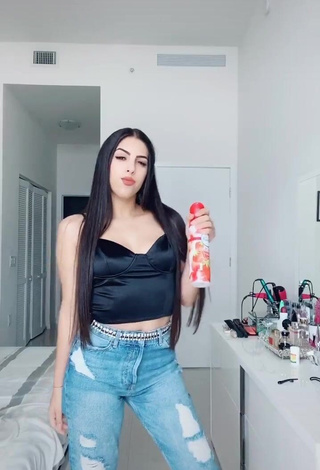 1. Erotic Clauditaa.montes Shows Cleavage in Black Crop Top