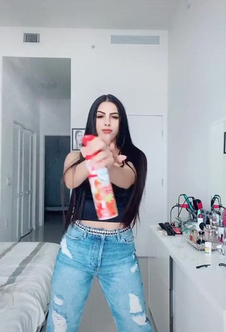 Erotic Clauditaa.montes Shows Cleavage in Black Crop Top
