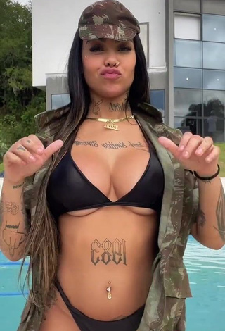 Erotic Nathi Rodrigues Shows Butt at the Swimming Pool (Underboob)