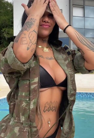 3. Erotic Nathi Rodrigues Shows Butt at the Swimming Pool (Underboob)