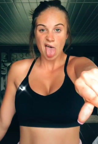 Captivating Doriane_lob Shows Cleavage in Black Crop Top and Bouncing Boobs
