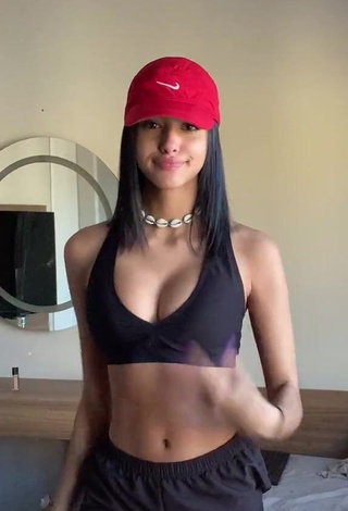 1. Fine Maria Eduarda de Matos Barbosa Shows Cleavage in Sweet Black Crop Top and Bouncing Breasts