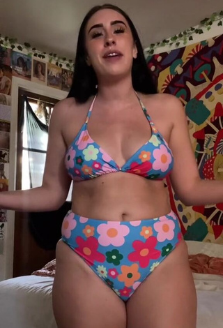 3. Hottie Bunny Bispo Shows Cleavage in Floral Bikini