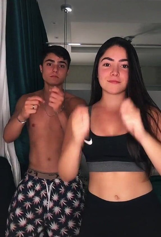 1. Captivating Irmãos Barbieri Shows Cleavage in Crop Top