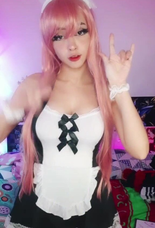 1. Sexy Itsmidna Shows Cleavage in Dress and Bouncing Tits