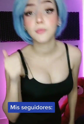 3. Sweetie Itsmidna Shows Cleavage in Black Dress