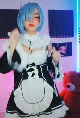 1. Hot Itsmidna Shows Cleavage in Dress and Bouncing Tits