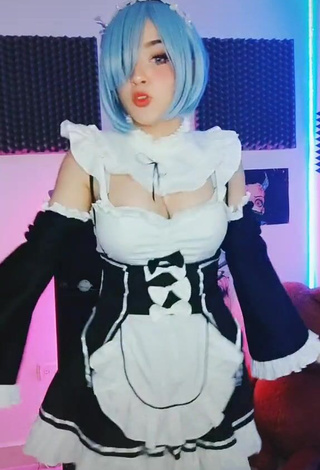 Hot Itsmidna Shows Cleavage in Dress and Bouncing Tits