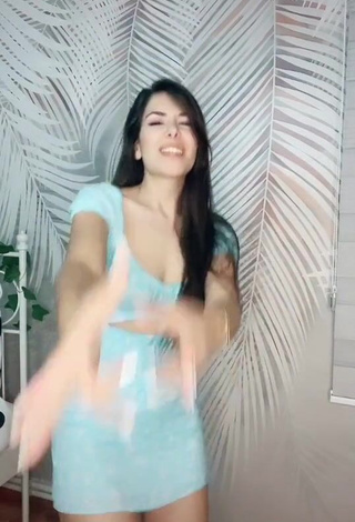 3. Hot Kardeniz Kilic Shows Cleavage in Floral Dress