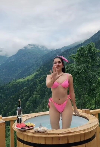 Irresistible Kardeniz Kilic Shows Cleavage in Pink Bikini at the Swimming Pool