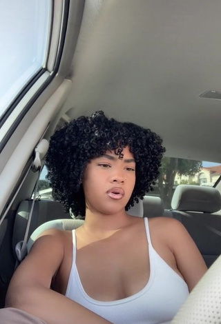 Captivating K'lian Ariah Shows Cleavage in White Crop Top