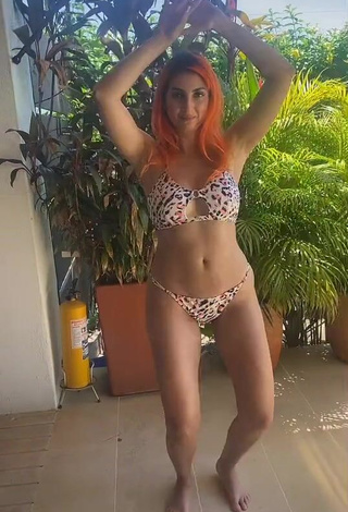 3. Erotic Lia Mendi Shows Cleavage in Leopard Bikini