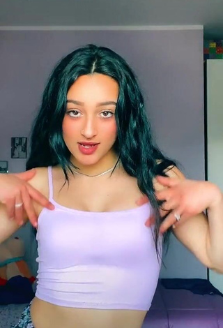 1. Erotic Ludovica Bevilacqua Shows Cleavage in Pink Crop Top