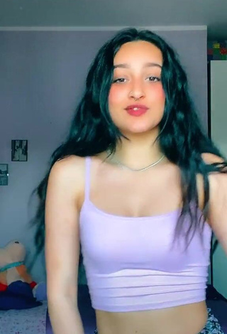Erotic Ludovica Bevilacqua Shows Cleavage in Pink Crop Top
