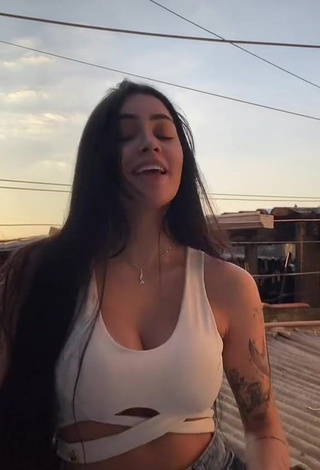 3. Captivating Henny Shows Cleavage in White Crop Top