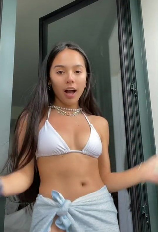 3. Captivating Mai Lee Shows Cleavage in White Bikini Top and Bouncing Boobs