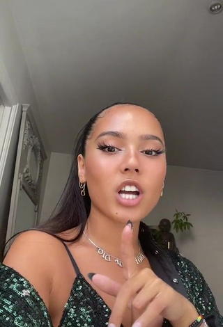 Wonderful Mai Lee Shows Cleavage
