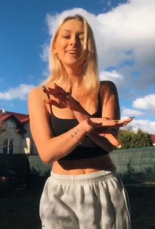 Irresistible Oliwia Misztal Shows Cleavage in Black Crop Top and Bouncing Boobs