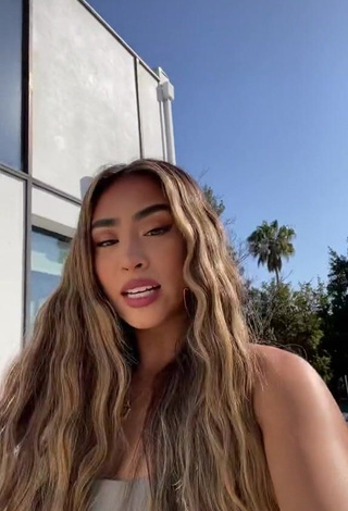 1. Erotic Savannah Palacio Shows Butt