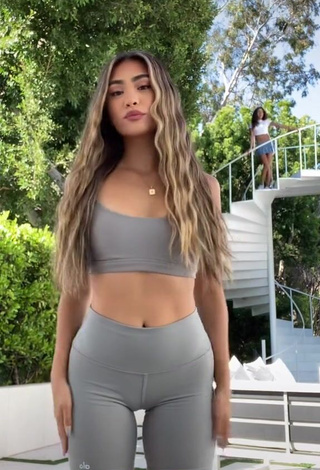 3. Erotic Savannah Palacio Shows Butt