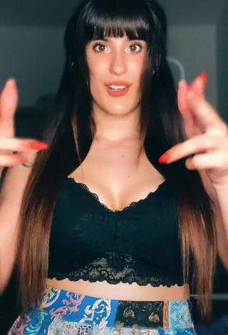 1. Beautiful Alice Iori Shows Cleavage in Sexy Black Crop Top