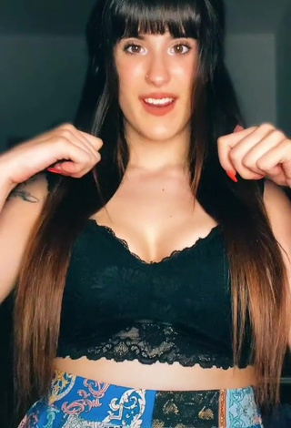 Beautiful Alice Iori Shows Cleavage in Sexy Black Crop Top